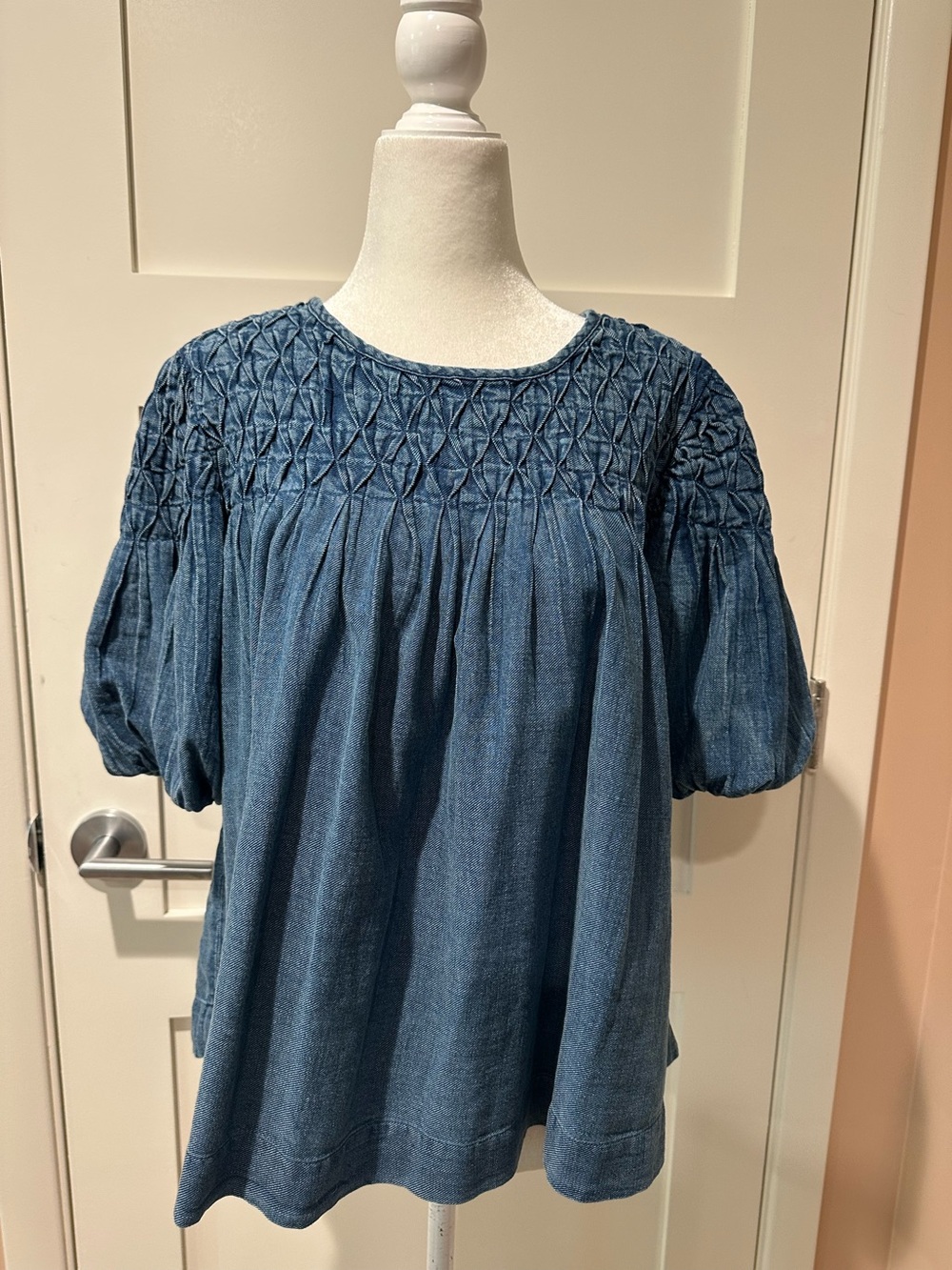 NWOT Anthropologie size XS medium blue chambray popover smocked top